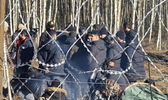 “L’esercito picchia e ci impedisce il ritorno a Minsk”, la denuncia di un migrante della ‘Carovana della speranza’