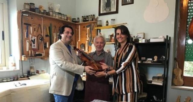 Un “gran violino a 5 corde” per la musica di Guido Santórsola