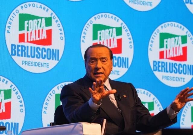 Berlusconi “Liberiamo l’Italia dalla burocrazia, Stato non è ostacolo”