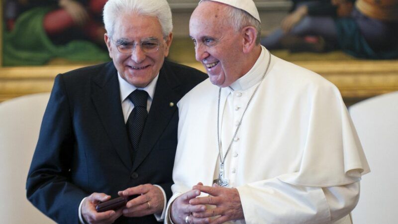 Mattarella a Papa Francesco “Auguri e riconoscenza per il suo operato”