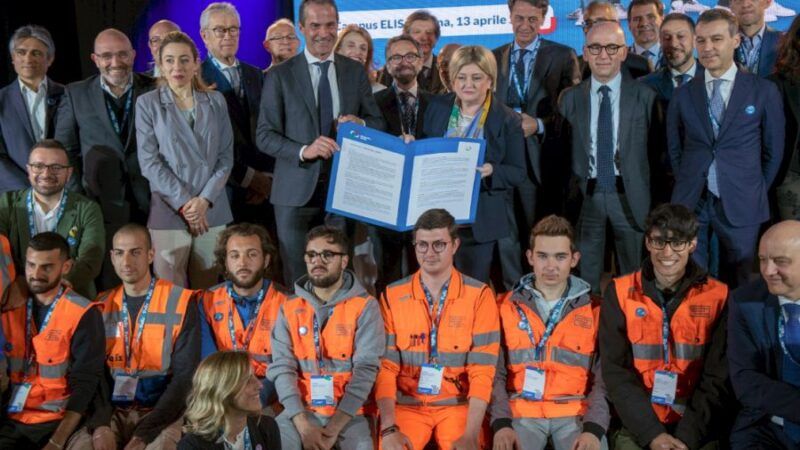 Lavoro, nasce Distretto Italia per formare 10 mila giovani