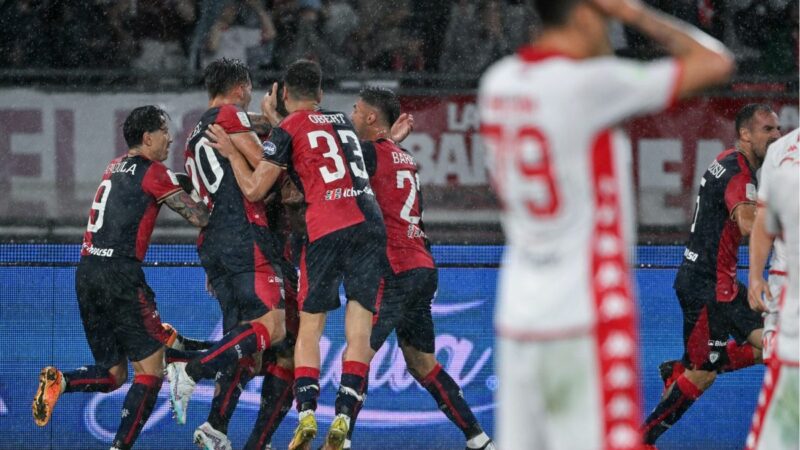 Il Cagliari torna in Serie A, Pavoletti gol in casa Bari