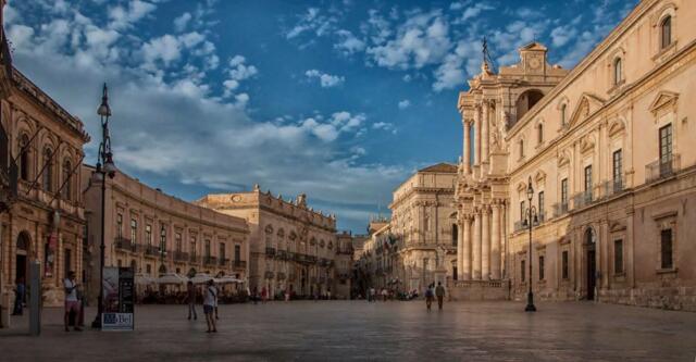 Piazza Duomo di Ortigia nel romanzo di Melinda Miceli