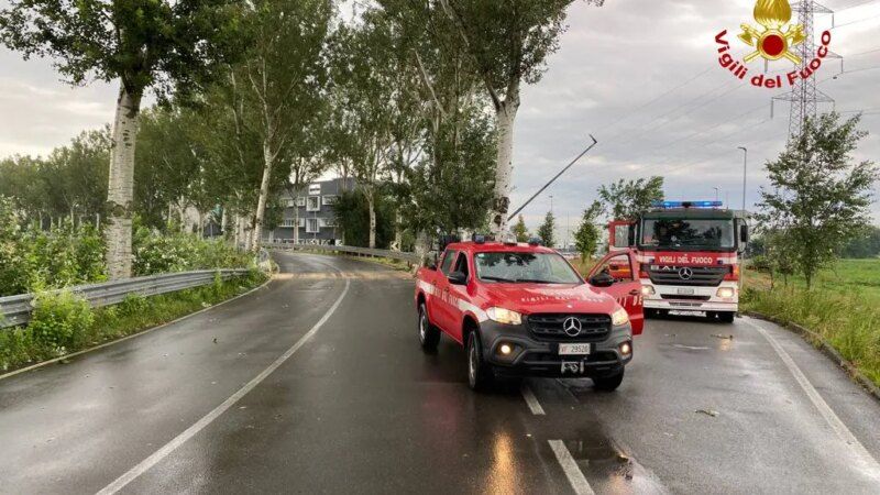 Violento temporale nella notte a Milano, morta 16enne a Brescia