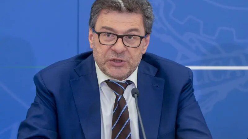 Giorgetti “Fare debito solo su investimenti per crescita del Paese”