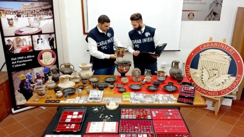 Scavi clandestini, a Caserta ingente sequestro di reperti archeologici