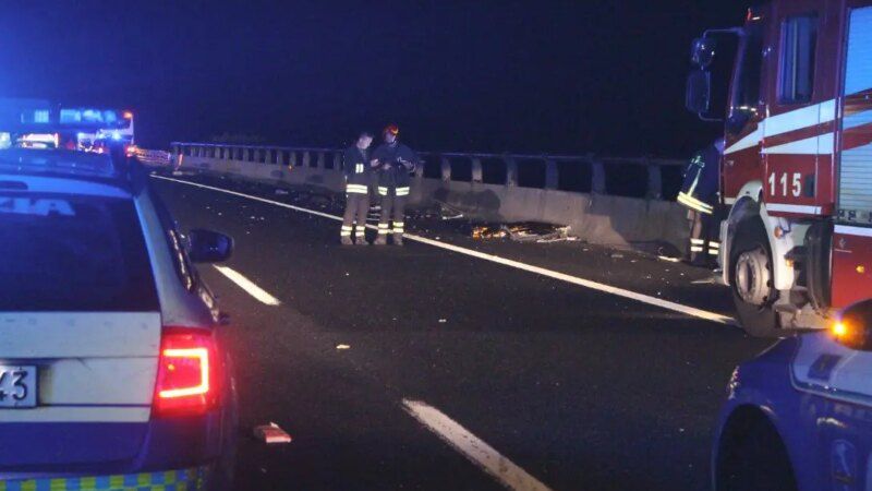 Scontro sull’A1 fra un tir e un bus migranti, 2 morti e 25 feriti