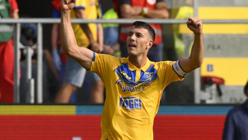 Pinamonti illude il Sassuolo, il Frosinone rimonta e vince 4-2