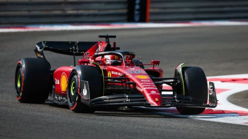 Leclerc sfreccia nel venerdì di Abu Dhabi, Sainz a muro