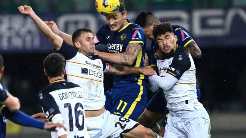 Il Lecce scappa, il Verona lo riprende: 2-2 al Bentegodi