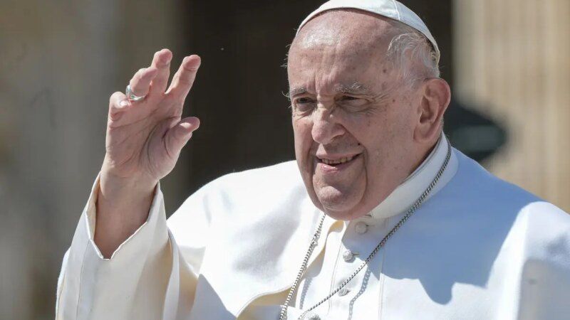 Papa Francesco “La guerra è un crimine contro l’umanità, educare alla pace”