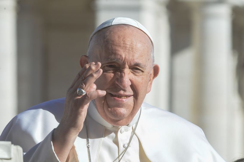 Papa “Quanti conflitti e massacri sempre tragici e inutili”