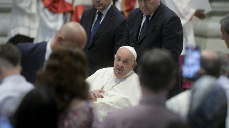 Papa Francesco “La democrazia non è in buona salute”