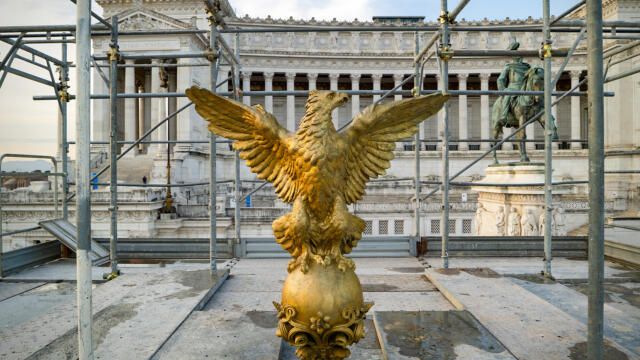 Vittoriano: tornano a splendere il pennone di Gaetano Vannicola, con la sua aquila monumentale