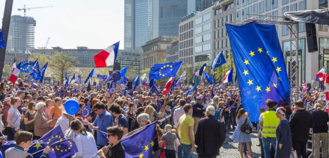 Francia, a fine giochi si infrange la tregua olimpica: Attal invia una missiva ai partiti per formare una “nuova coalizione”,  Le Pen e Mélenchon esclusi